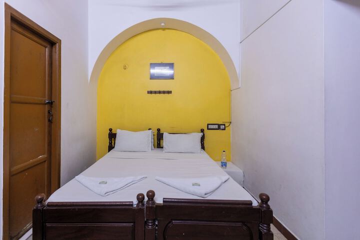 Room 11 of 38