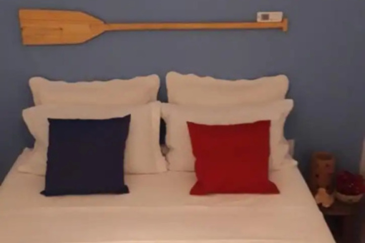 Room 5 of 12