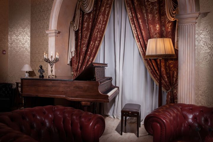 Entrance & Lobby