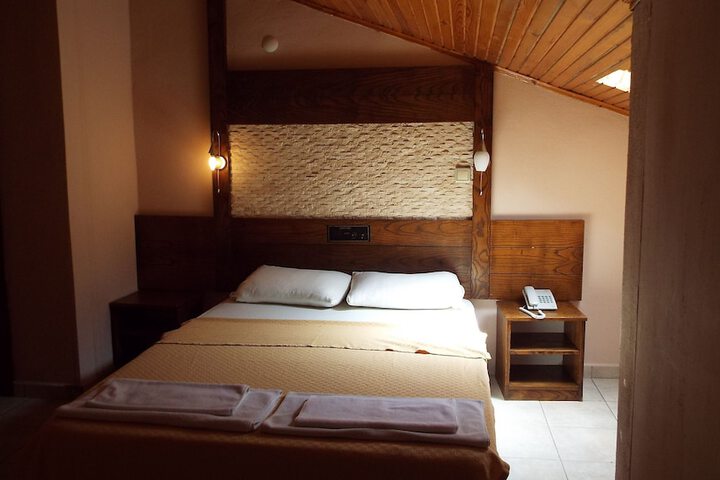 Room 6 of 19