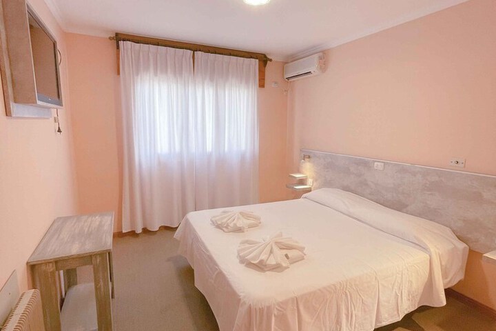 Room 10 of 11