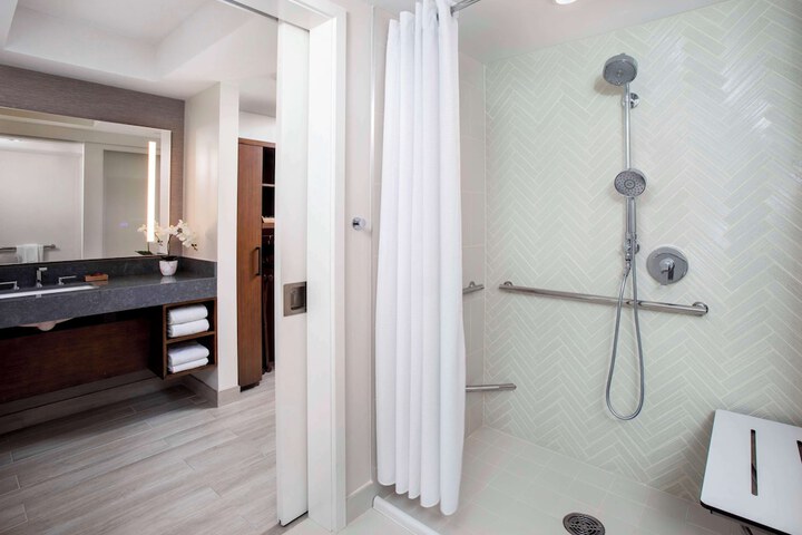 Room 44 of 125