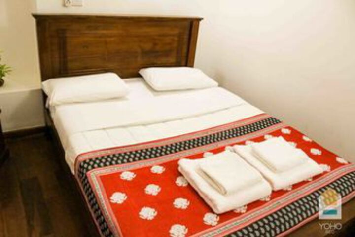 Room 9 of 17
