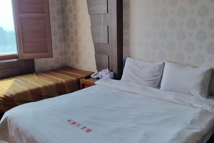 Room 9 of 13