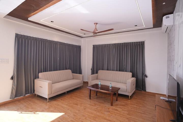 Room 6 of 11