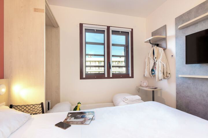 Room 4 of 81