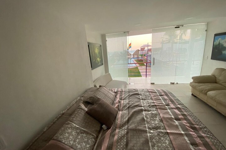 Room 5 of 28