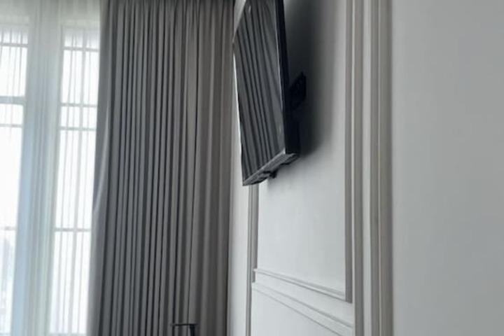 Room 5 of 18