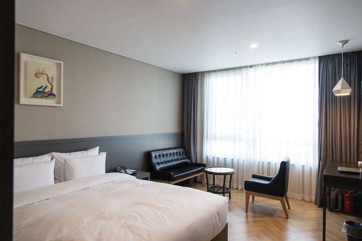 Room 8 of 48