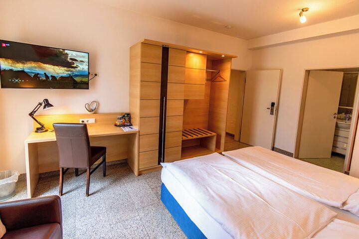 Room 16 of 87