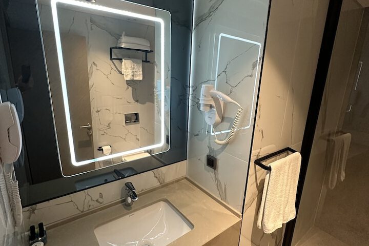 Room 73 of 96