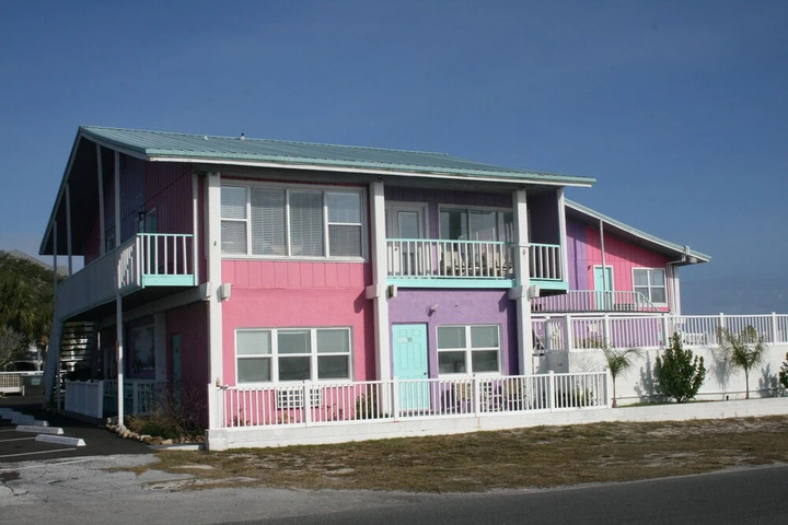 BEACH FRONT MOTEL