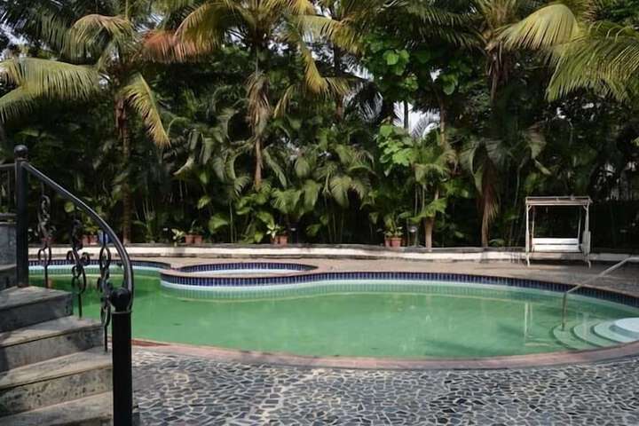 Hotel Pool
