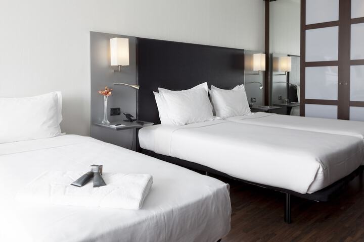Room 4 of 65