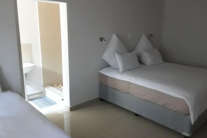 Room 5 of 11