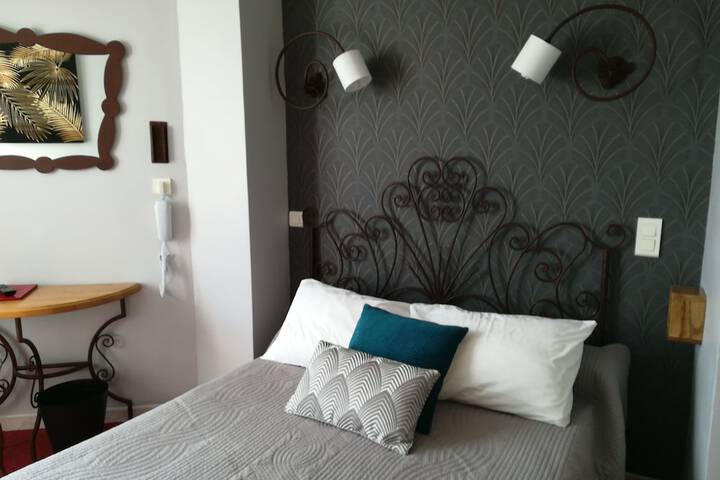 Room 12 of 42