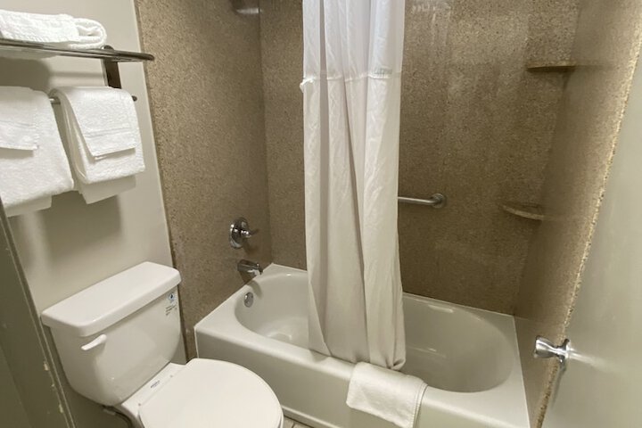Room 17 of 37