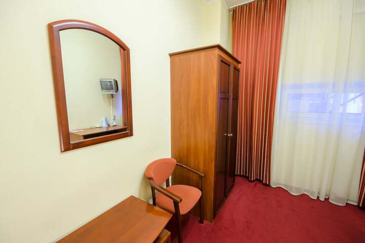 Room 25 of 60
