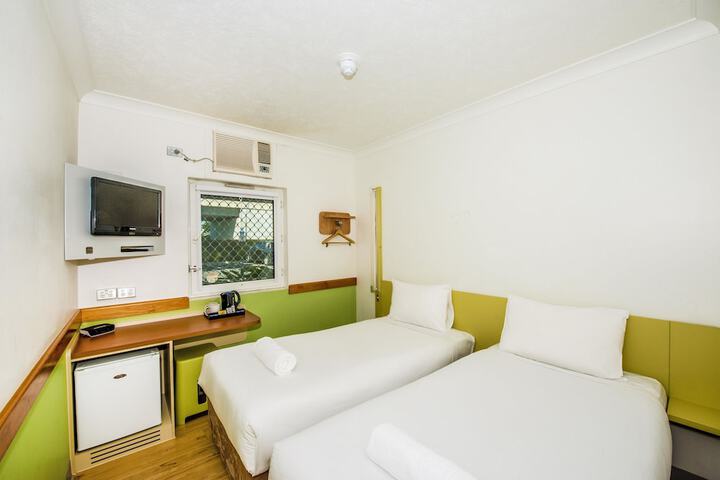 Room 8 of 38