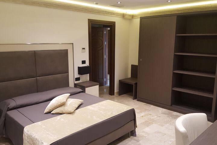 Room 7 of 73