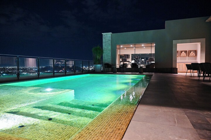 Pool 44 of 73