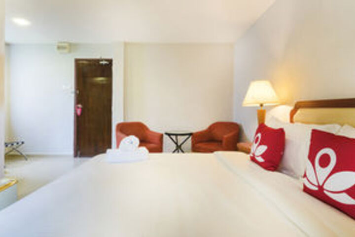 Room 16 of 18