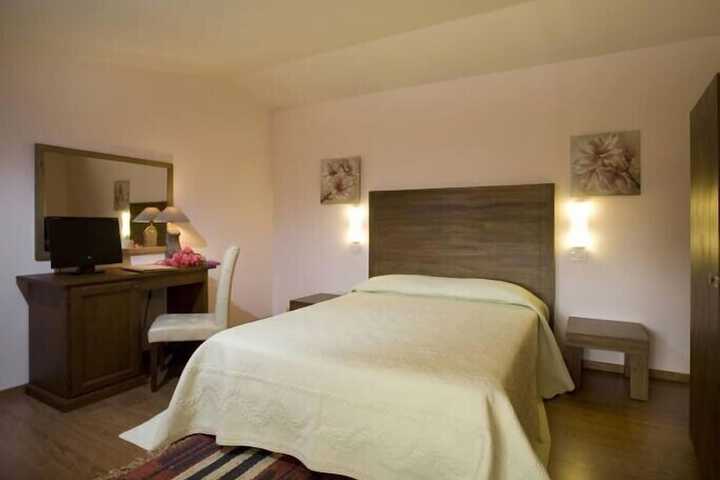 Room 8 of 44
