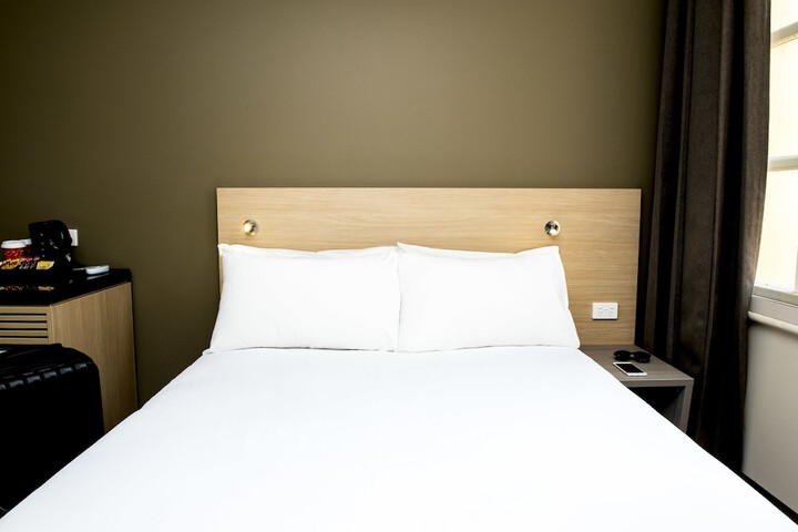 Room 9 of 38