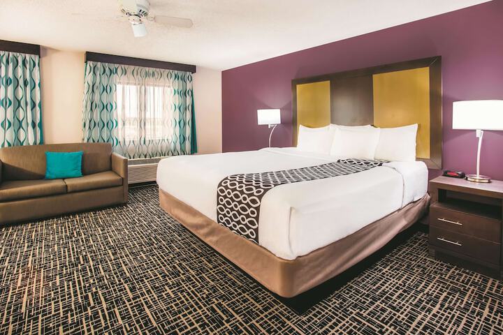 1 King Bed (1 of 14)