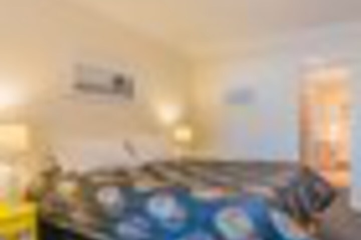 Room 8 of 48