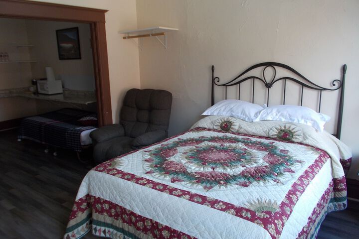 Room 4 of 17
