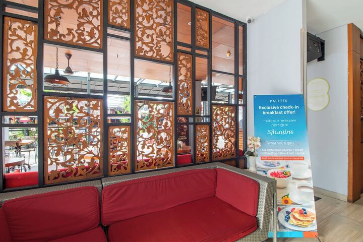 Entrance & Lobby