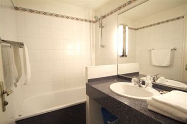 Room 2 of 7