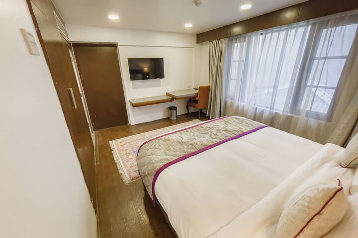 Room 18 of 48