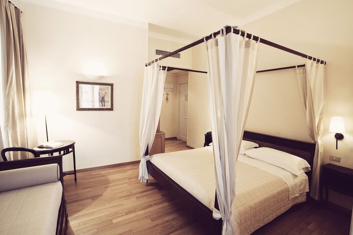 Room 25 of 111