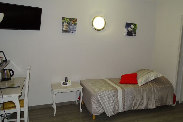 Room 11 of 77