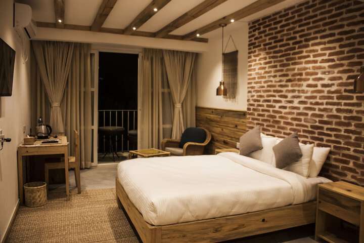 Room 3 of 49