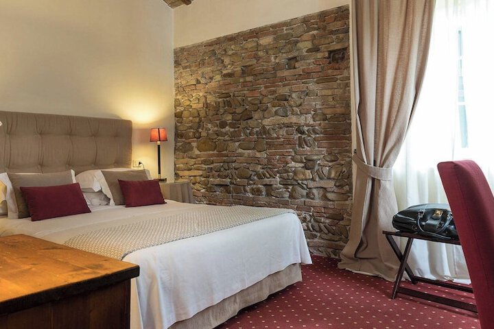 Room 15 of 37