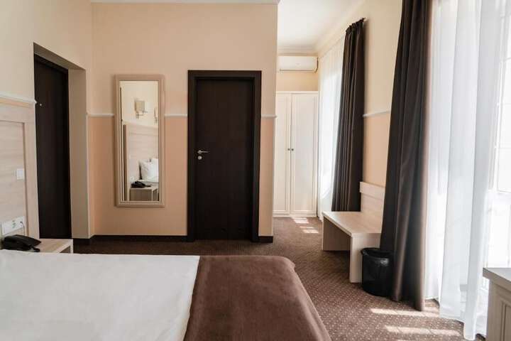 Room 9 of 32