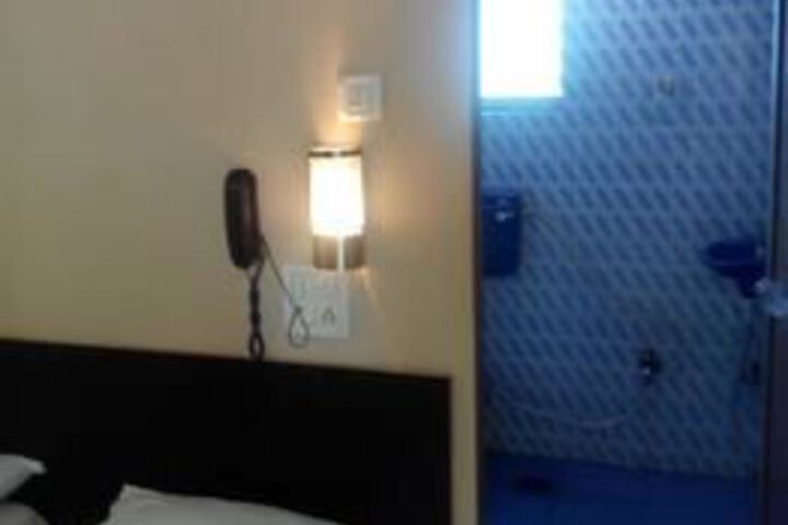 Room 6 of 16