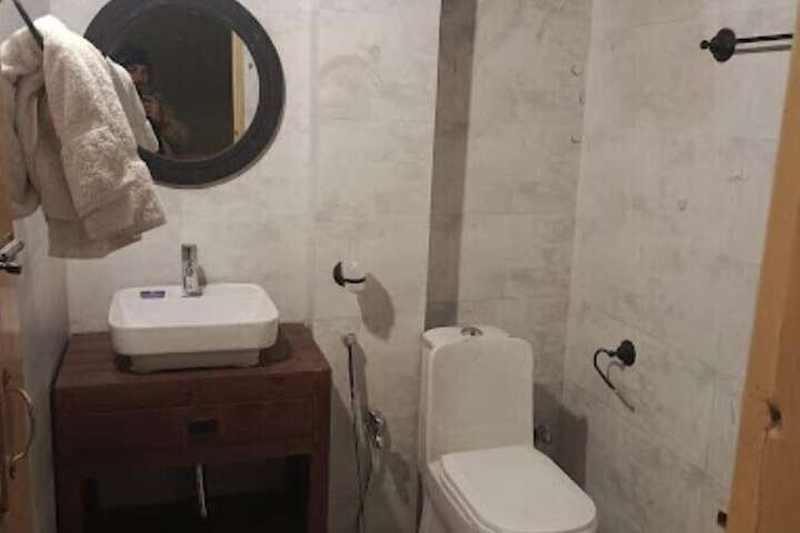 Room 6 of 15