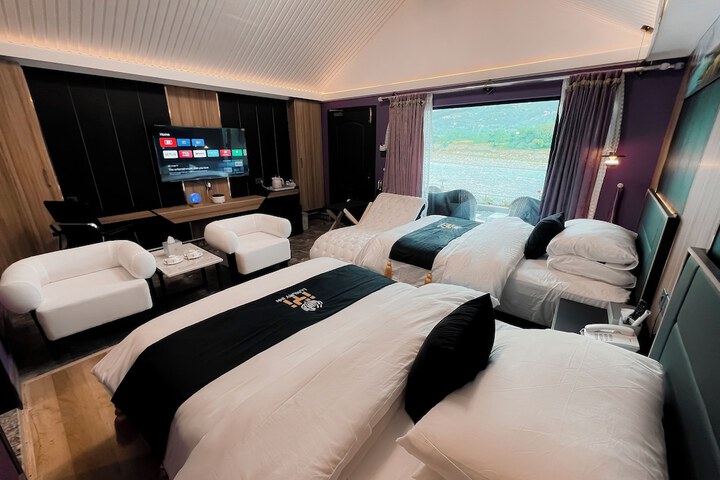IYI LUXURY INN