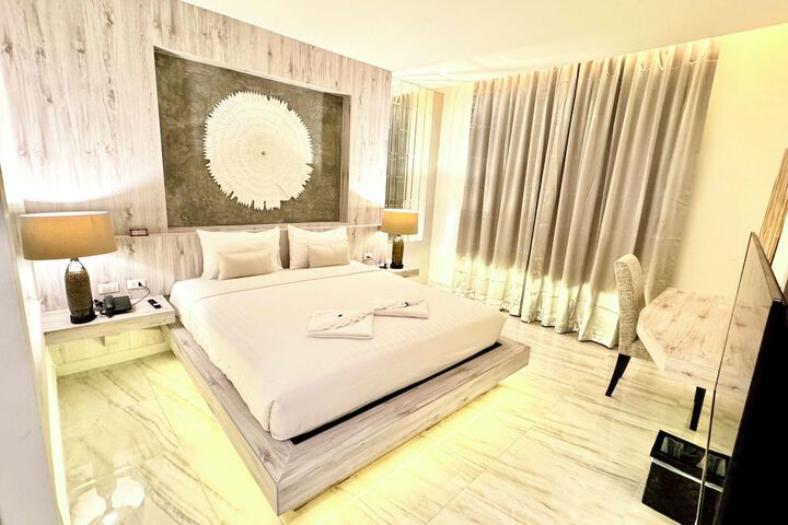 Room 6 of 61