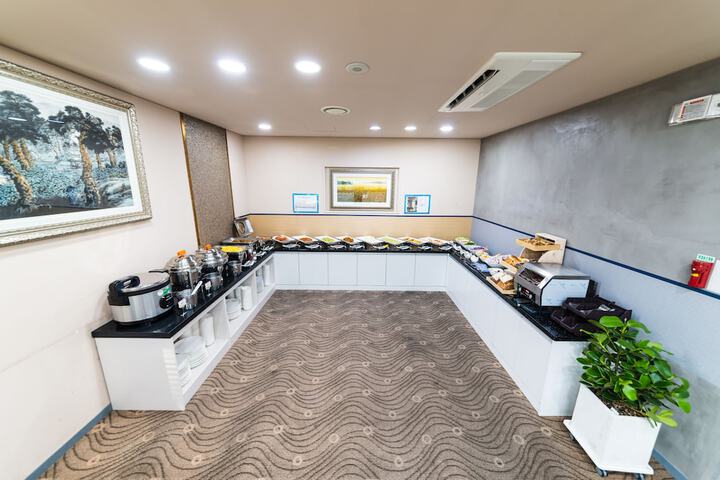 Breakfast area