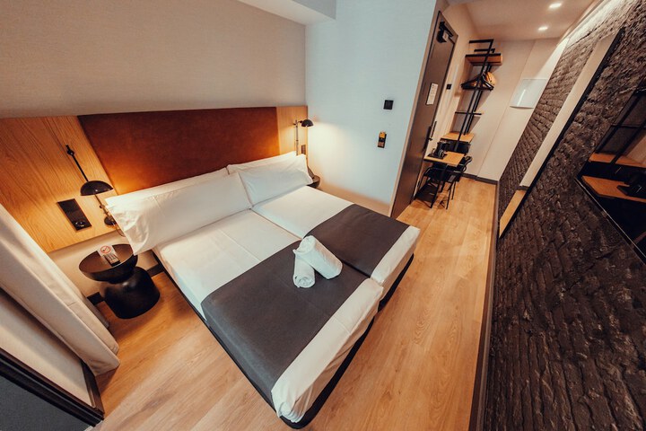 Room 52 of 110