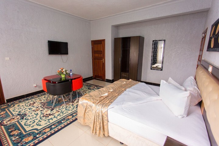 Room 25 of 60