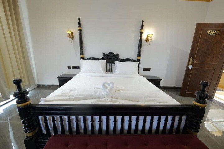 Room 12 of 38