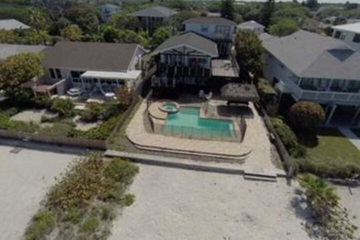 Exterior of Sunshines Hideaway by RedAwning