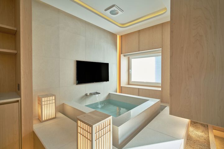 Room 50 of 142