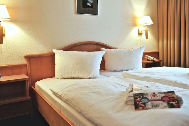 Room 11 of 60